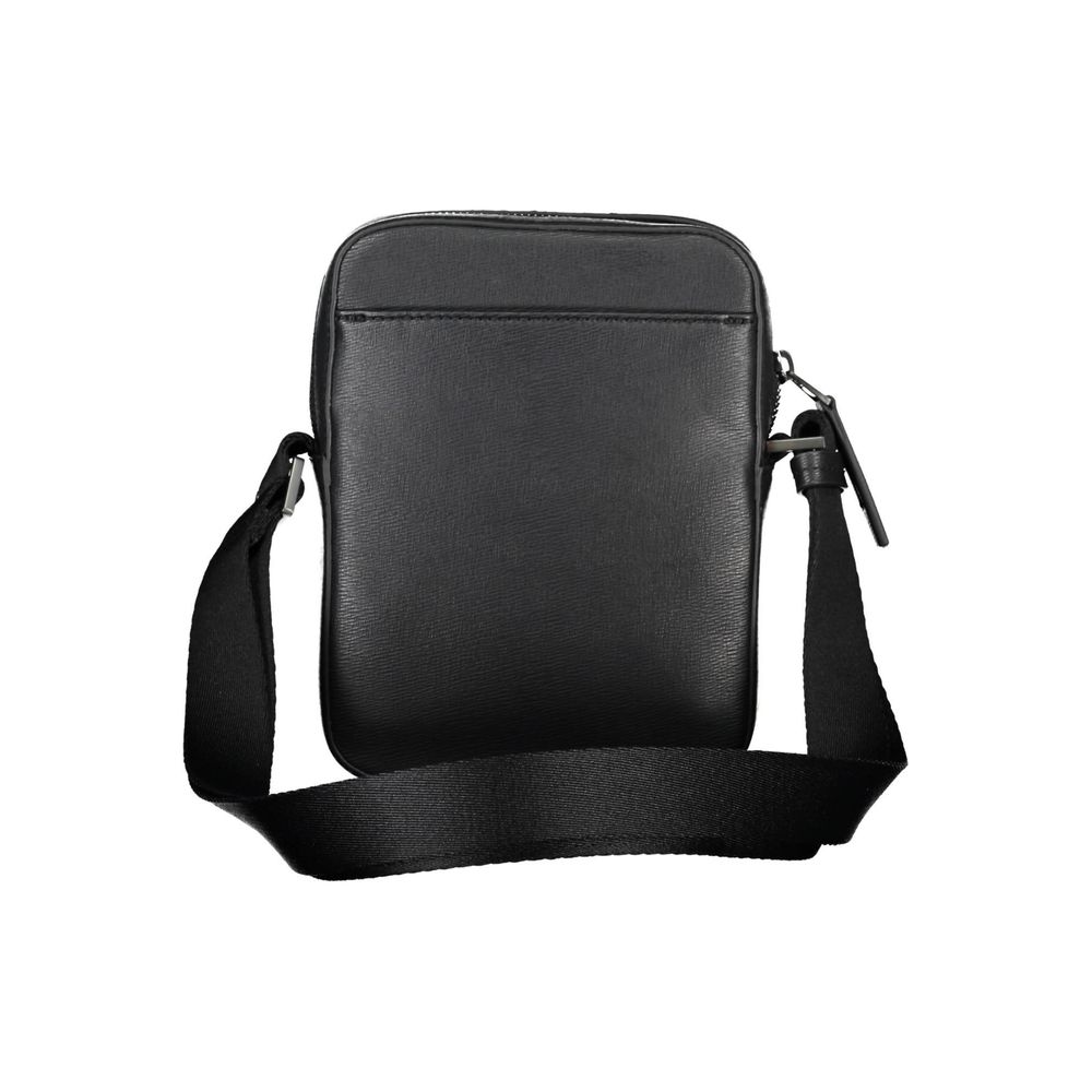 Sac à bandoulière noir en polyuréthane de Calvin Klein pour homme, avec détails élégants et design moderne visible sur l'image.