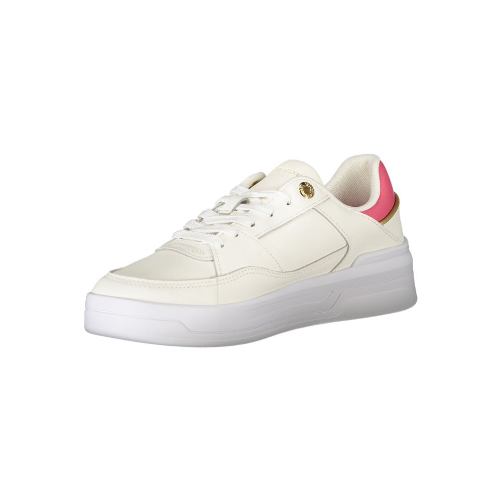 Sneakers blanches en polyurethane pour femme de Tommy Hilfiger, design moderne et confortables, vue de face.