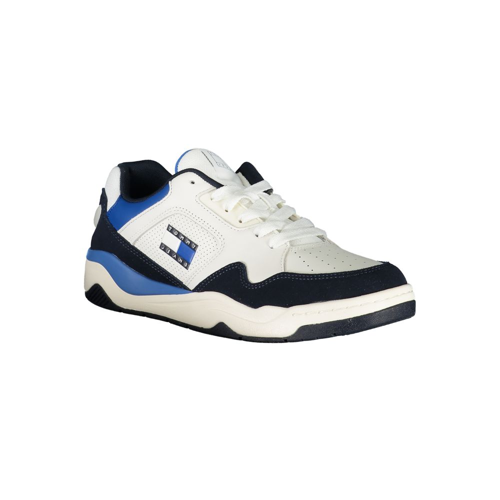 Sneakers pour hommes Tommy Hilfiger en polyuréthane bleu, confortables et modernes, avec la marque visible sur le côté.