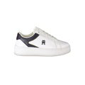 Sneakers blanches en polyuréthane pour femmes de Tommy Hilfiger, design moderne et confortable, vue de face.