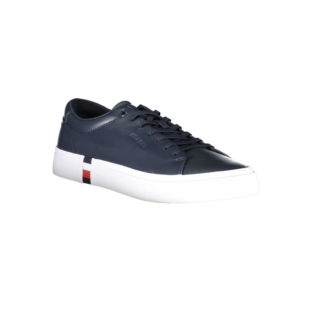 Chaussure sneaker en cuir bleu pour homme de marque Tommy Hilfiger, vue de profil montrant la semelle et le design élégant.