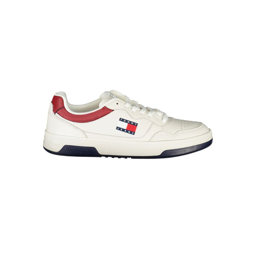 Sneakers pour hommes Tommy Hilfiger en polyuréthane blanc, style décontracté avec semelle blanche et design moderne.