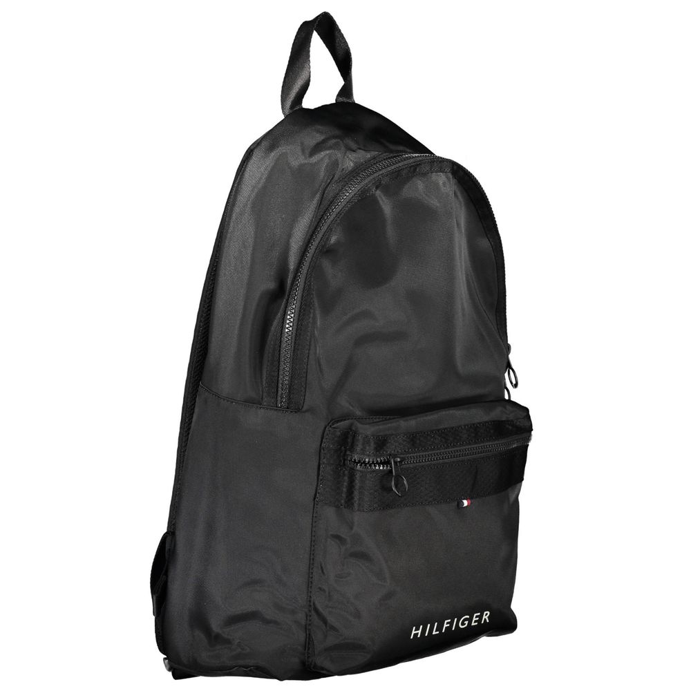 Sac à dos pour homme Tommy Hilfiger en polyester noir avec compartiments et logo distinctif.