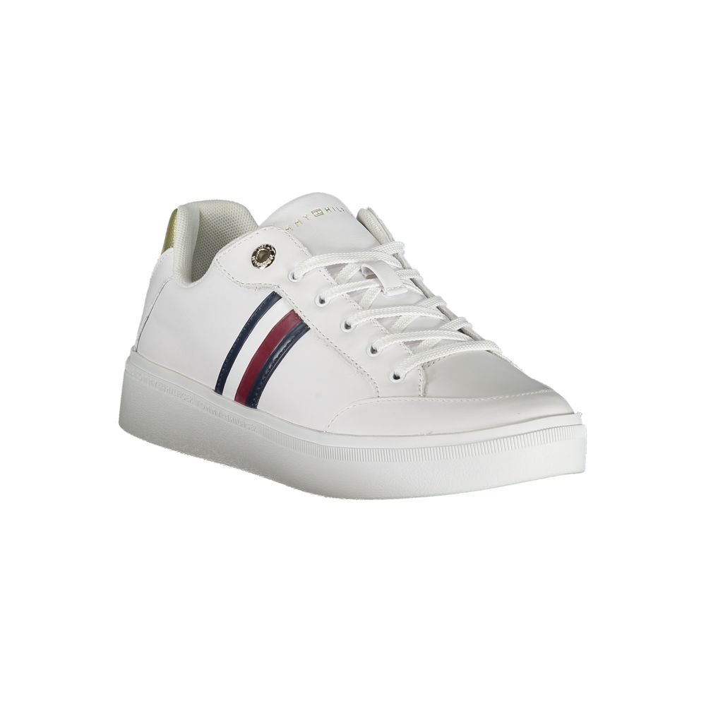 Sneakers blanches en polyuréthane pour femmes de la marque Tommy Hilfiger, vue de face avec détails de la chaussure.