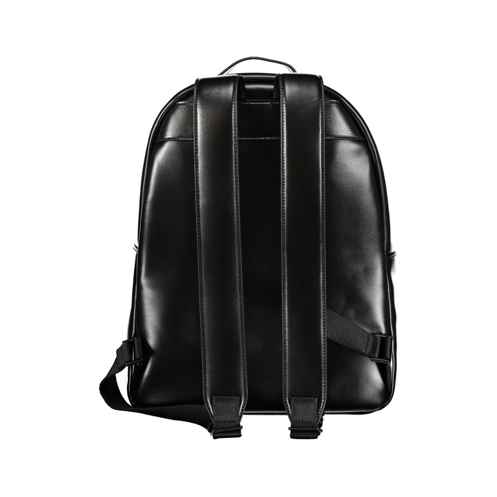 Sac à dos urbain noir Calvin Klein élégant avec compartiment pour ordinateur portable, idéal pour le style et la praticité.