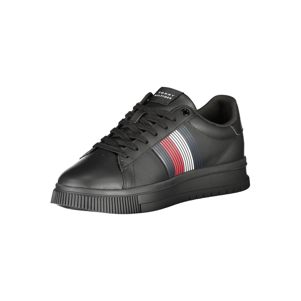 Sneakers noires en polyuréthane pour homme de Tommy Hilfiger, design moderne et chaussures confortables.