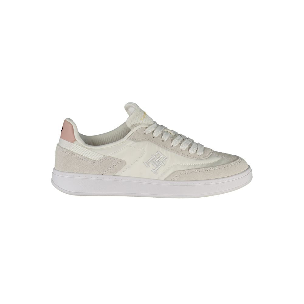 Chaussures sneaker blanches en polyuréthane pour femmes de Tommy Hilfiger, vue en détail.