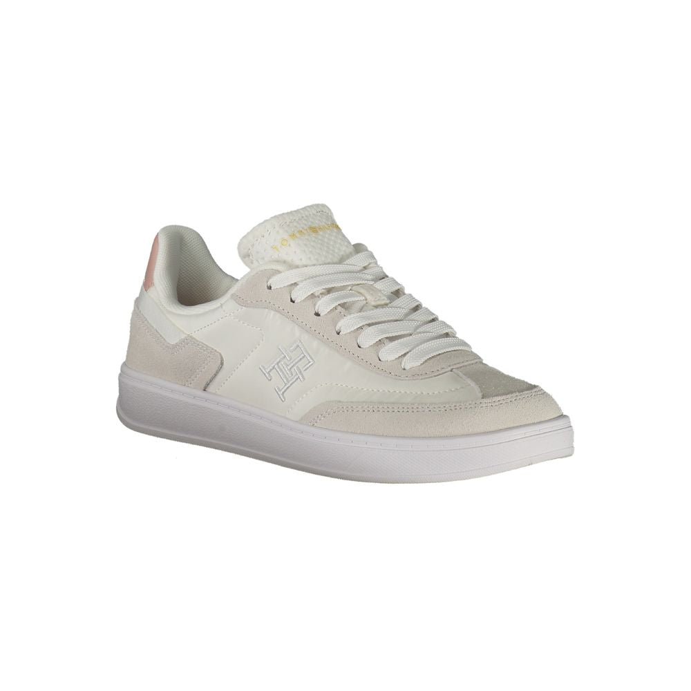 Sneakers blanches en polyuréthane pour femmes de la marque Tommy Hilfiger, design moderne et élégant.