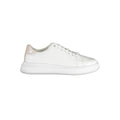 Sneakers blanches pour femme de la marque Calvin Klein en cuir, style décontracté et moderne.
