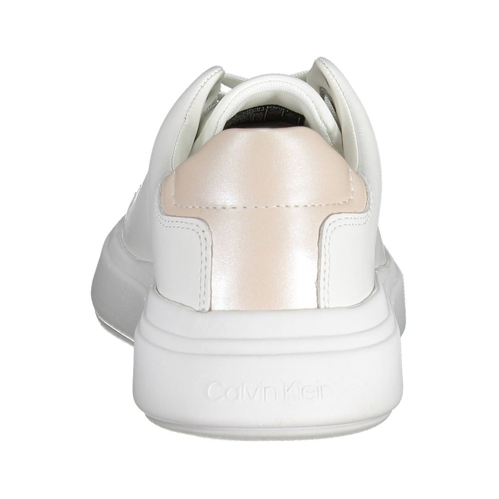 Sneakers blanches en cuir pour femme de la marque Calvin Klein, modèle Bianco Pelle Donna, avec semelle blanche.