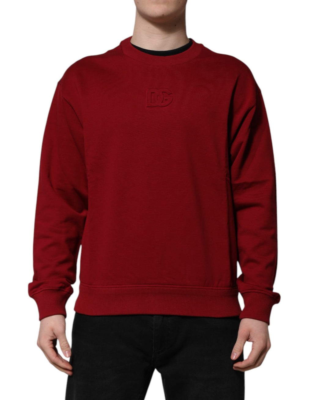 Pull en coton rouge Dolce & Gabbana avec logo embossé, col rond, style classique et élégant.