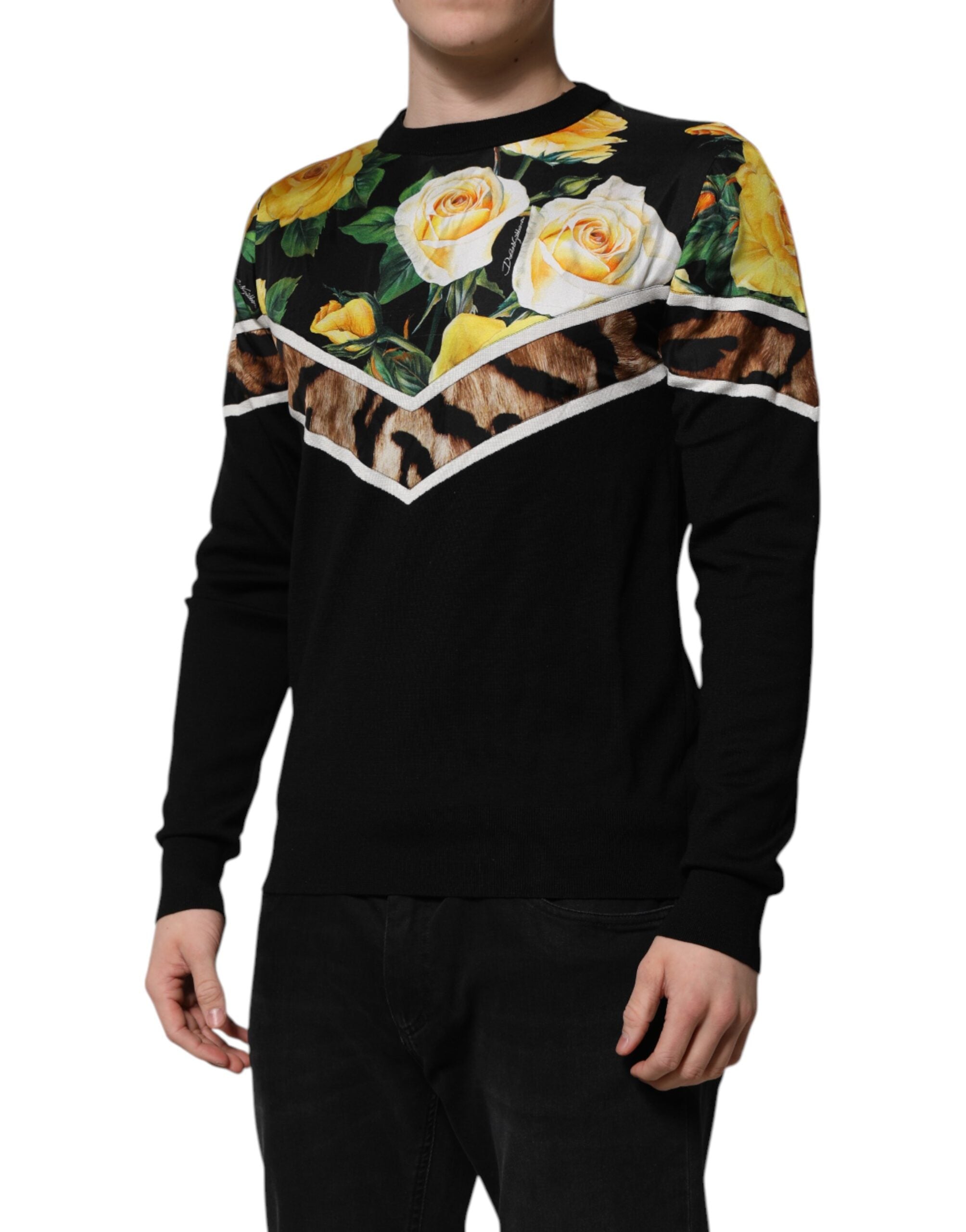 Pull en soie noire Dolce & Gabbana à motif floral, col rond, élégant et confortable, visible dans l'image.