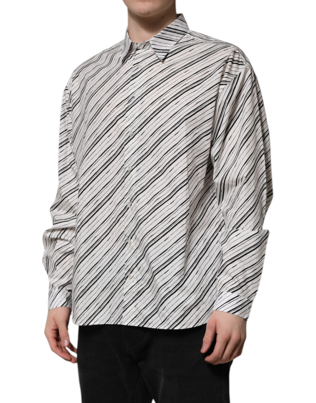 Chemise formelle blanche à rayures pour homme de Dolce & Gabbana, manches longues élégantes et modernes.