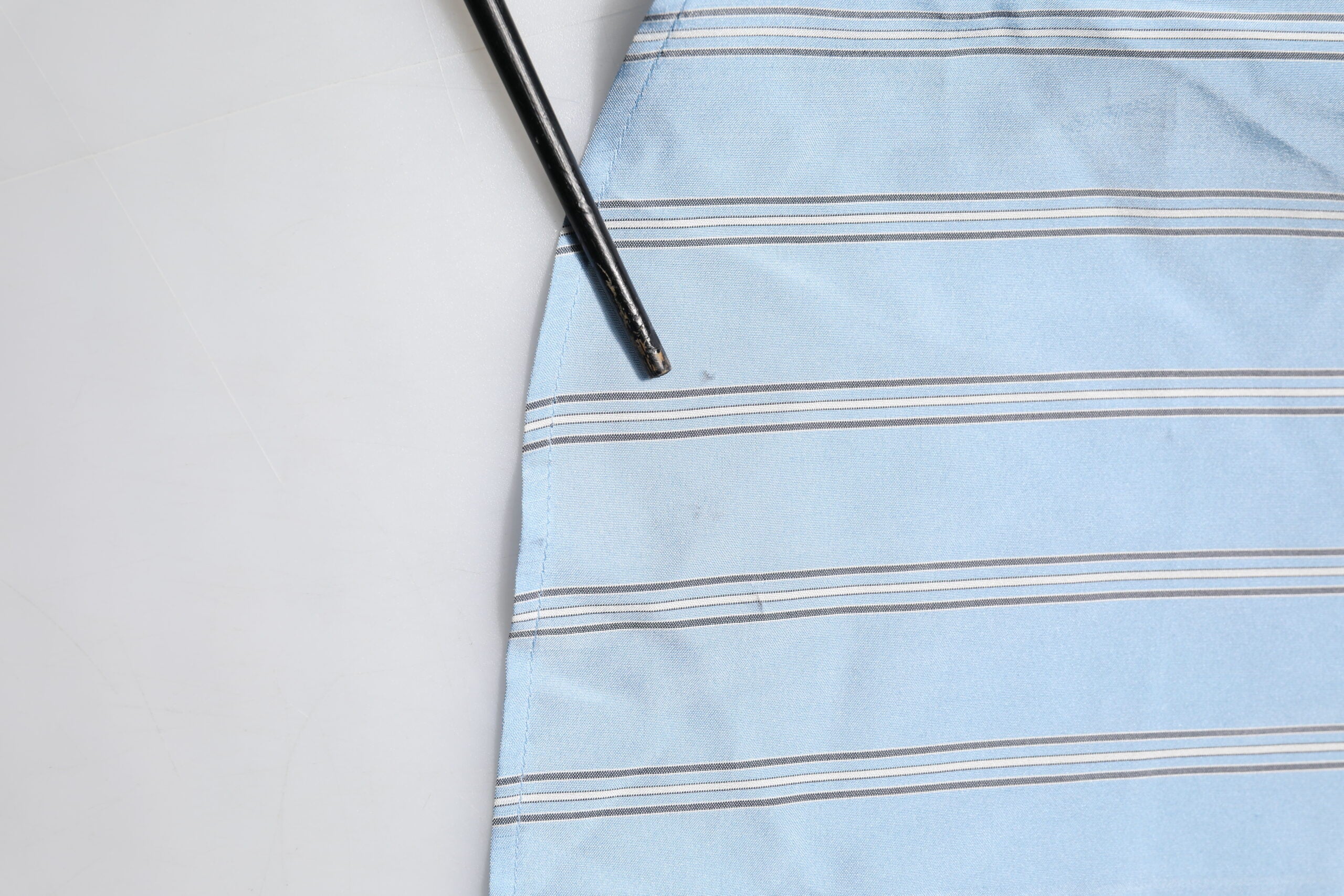 Chemise longue à manches longues Dolce & Gabbana Martini à rayures bleues, élégante et sophistiquée.