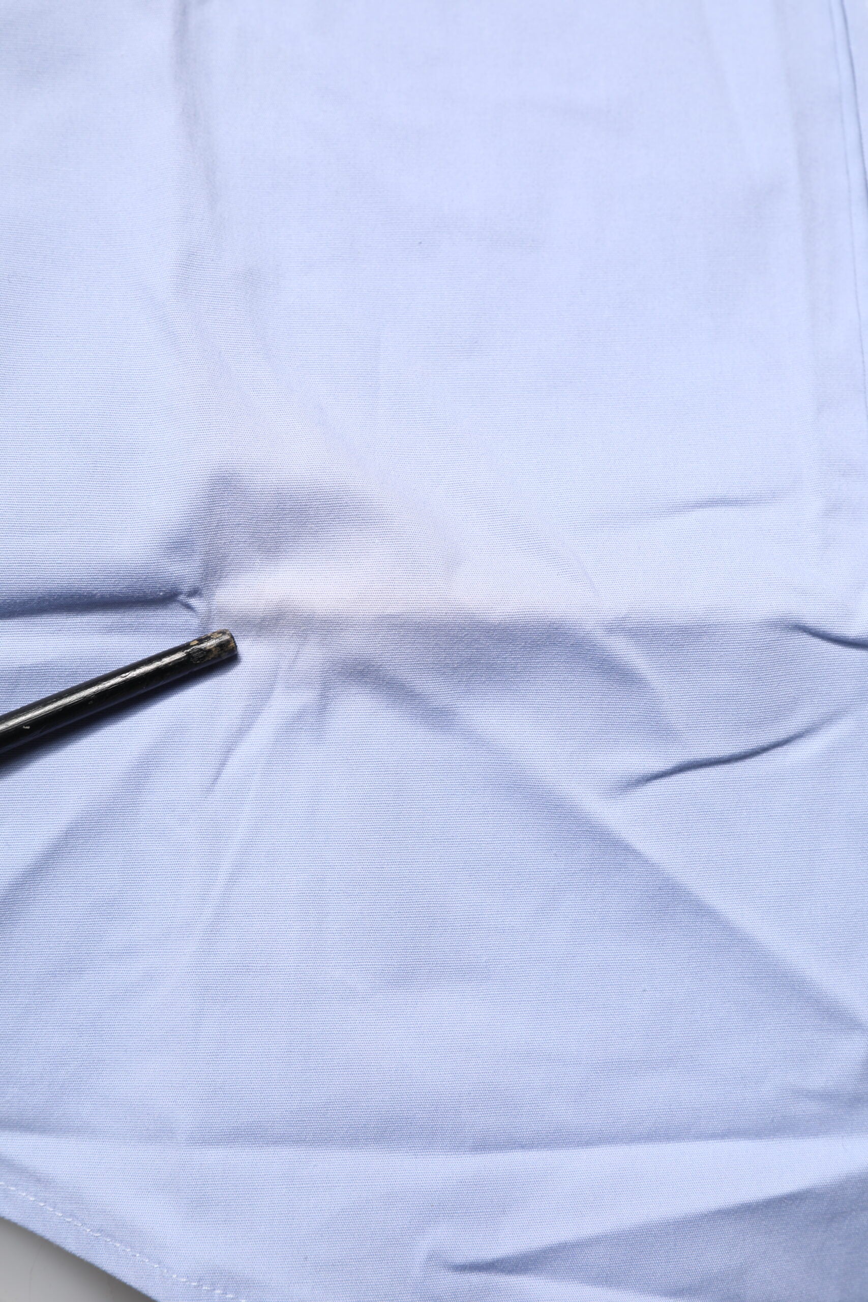 Chemise longue en coton bleu Dolce & Gabbana SICILIA à manches longues, détail élégant et tissu léger.