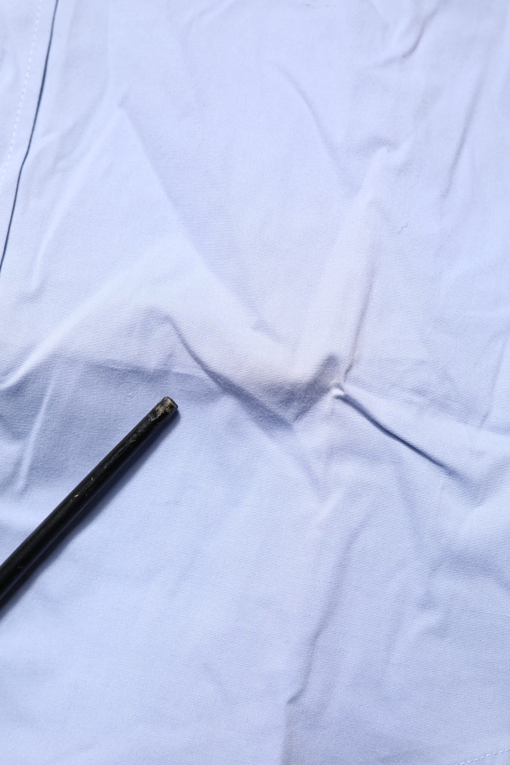 Chemise longue en coton bleu Dolce & Gabbana SICILIA avec manches longues, détail élégant et tissu de haute qualité.
