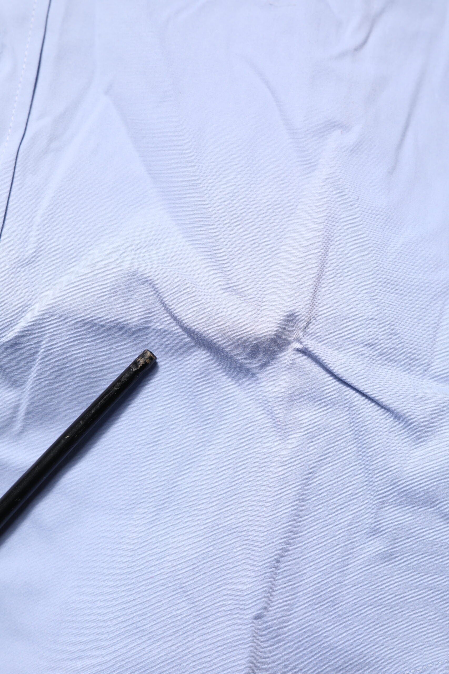 Chemise longue en coton bleu Dolce & Gabbana SICILIA avec manches longues, détail élégant et tissu de haute qualité.