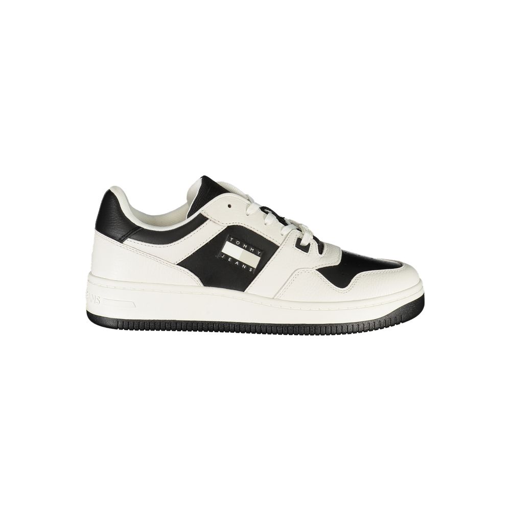 Sneakers pour hommes Tommy Hilfiger en polyuréthane blanc, style décontracté et moderne, vue de face.