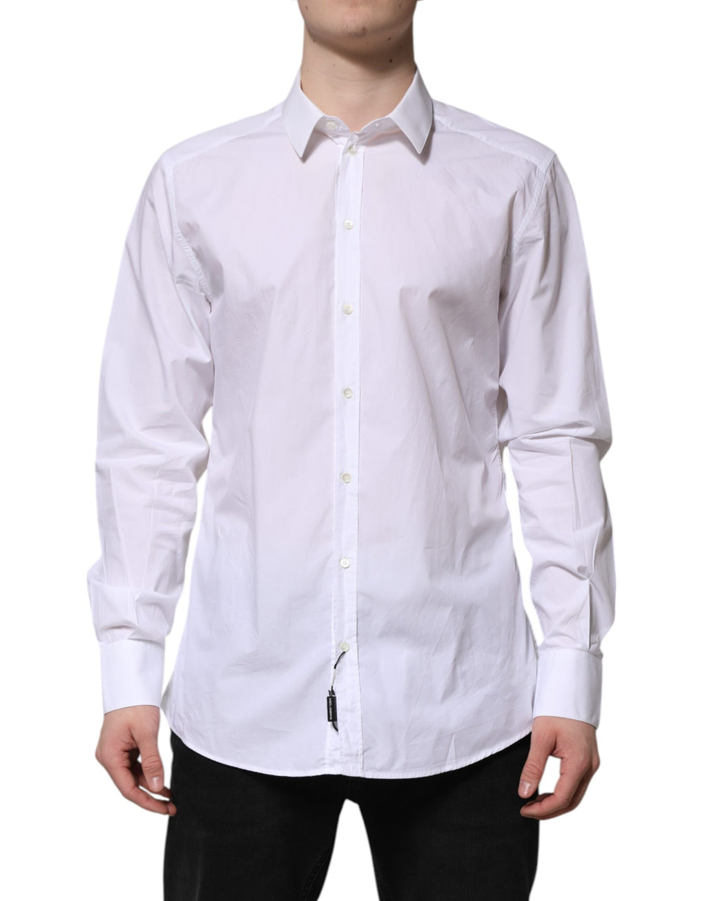 Chemise blanche en coton Dolce & Gabbana à manches longues avec détails en or, vue de face sur un mannequin.