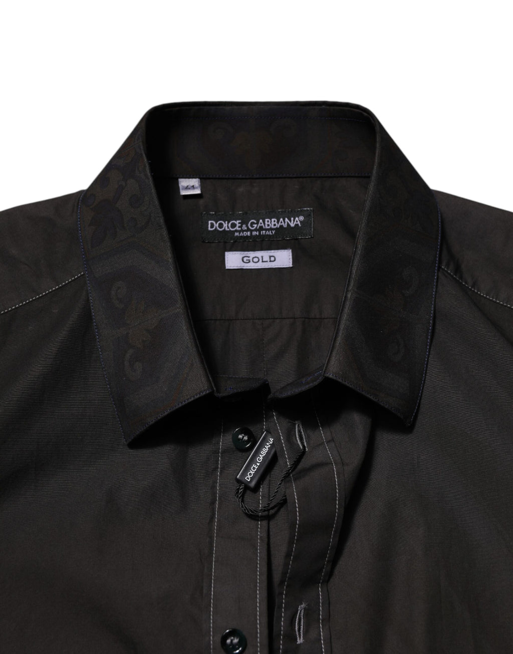 Chemise noire Dolce & Gabbana en coton jacquard avec col doré, élégante et sophistiquée.