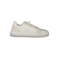 Sneaker homme Calvin Klein blanc en polyuréthane, vue de profil montrant le design épuré et la semelle blanche.
