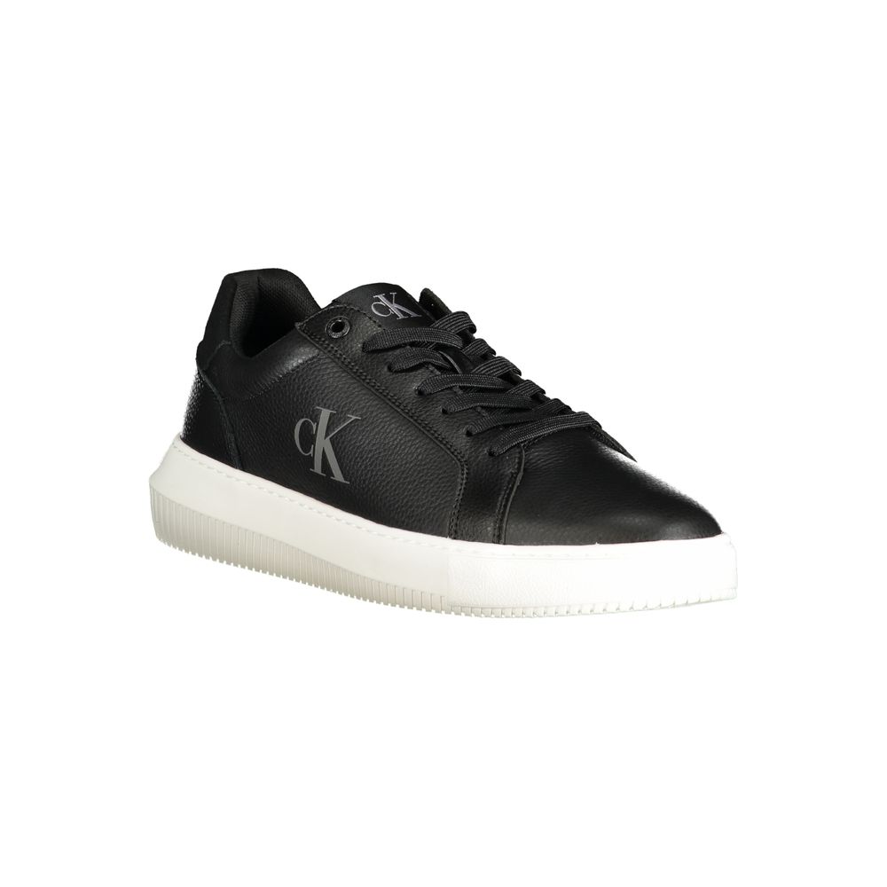 Chaussures de sport noires Calvin Klein en polyuréthane pour homme, design tendance et confort moderne.
