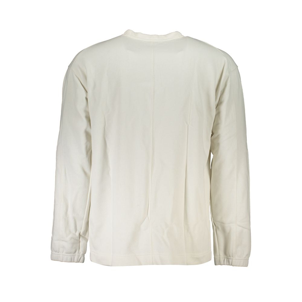 Pull homme Calvin Klein en coton blanc, col rond et manches longues, porté sur un mannequin.