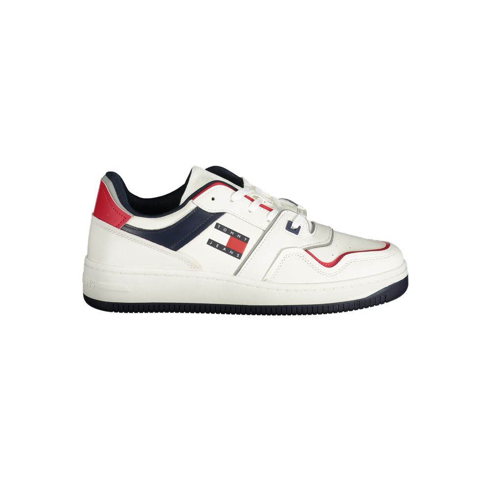 Chaussure sneaker en polyuréthane blanc Tommy Hilfiger pour homme, vue de face, avec détails de design modernes.