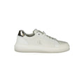 Basket en polyuréthane blanc de Calvin Klein pour femme, style sneaker, vue de côté.