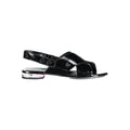 Sandales pour femmes Calvin Klein en polyuréthane noir, élégantes et modernes, avec brides croisées et semelle plate.