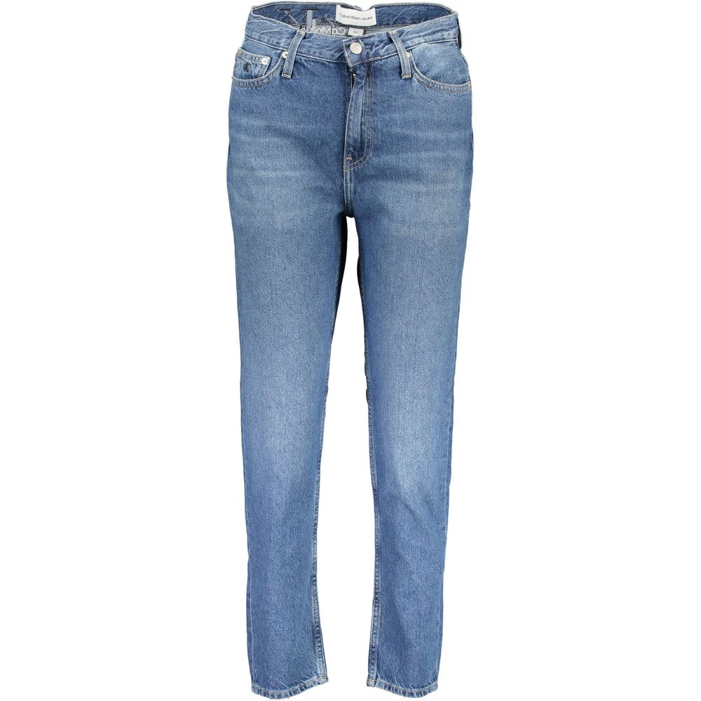 Jeans femme en coton Calvin Klein Blu, coupe classique, portée décontractée, vue de face avec détails de la ceinture et poches.