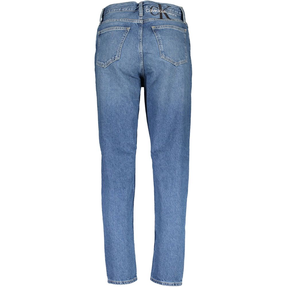 Jeans pour femmes Calvin Klein Blu en coton, coupe classique, détails modernes, portée décontractée.