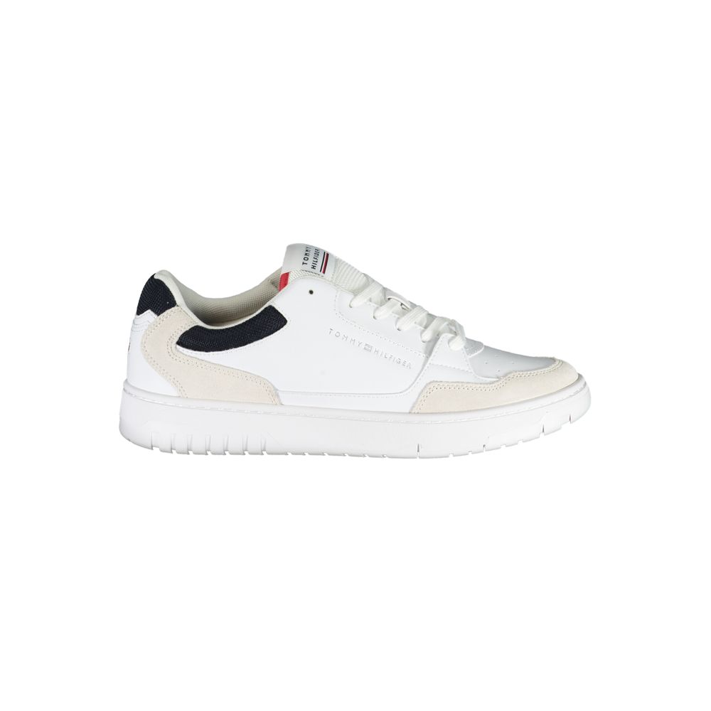 Sneakers blanches en polyéthylène pour homme de Tommy Hilfiger, vue de face avec semelle blanche et design épuré.