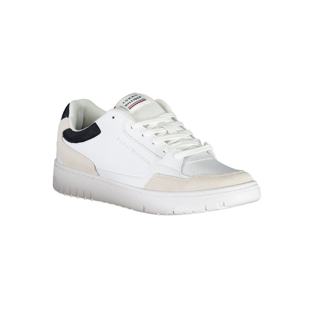 Chaussures homme Tommy Hilfiger blanches en polyethylene, baskets décontractées avec semelle blanche et design épuré.