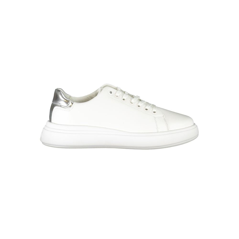 Sneakers pour femmes Calvin Klein en cuir blanc, élégantes et confortables, avec logo discret, pour un style décontracté.