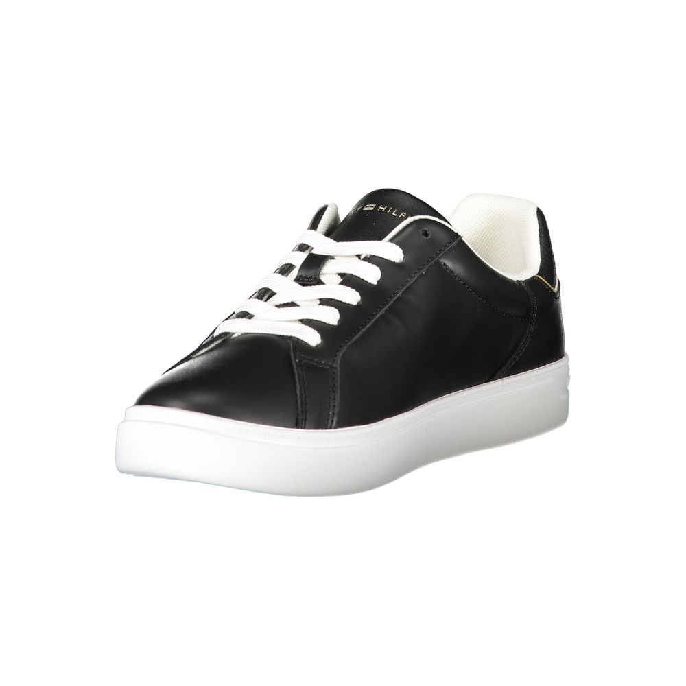Sneakers pour femmes en cuir noir de Tommy Hilfiger, style décontracté avec logo emblématique sur le côté.