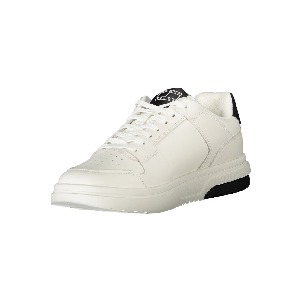 Sneakers pour homme Tommy Hilfiger en polyuréthane blanc, style décontracté avec semelle blanche et design moderne.