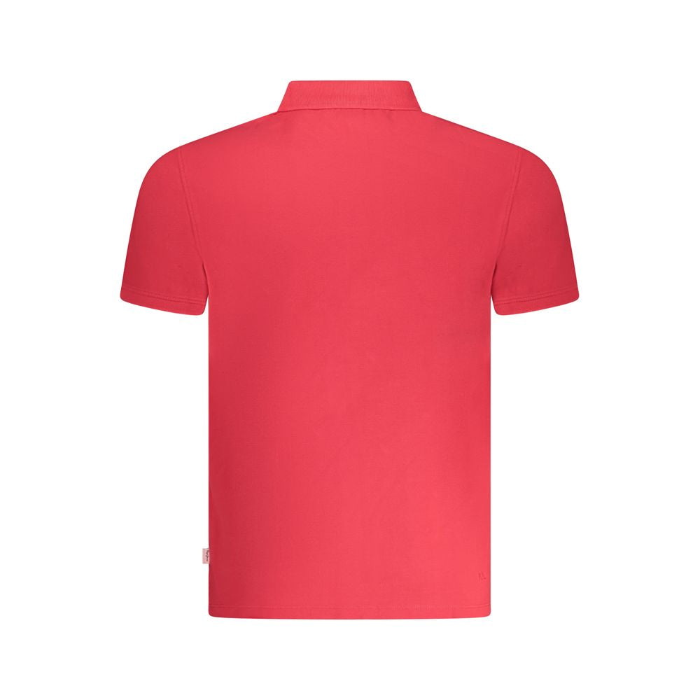 Polo homme en coton rouge Pepe Jeans, vêtement décontracté avec col classique et manches courtes, porté sur un mannequin.
