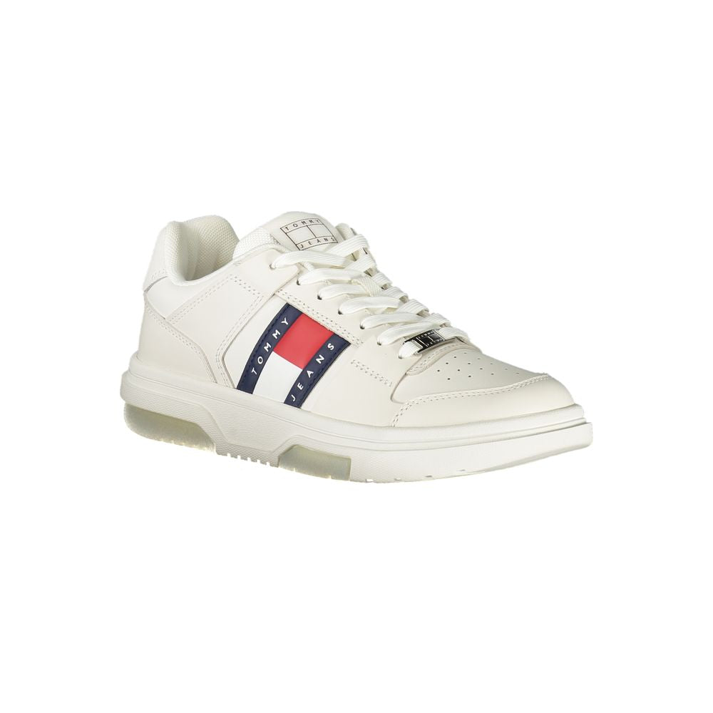 Sneaker blanche en polyuréthane pour femme de la marque Tommy Hilfiger, vue de côté avec détails en cuir blanc.