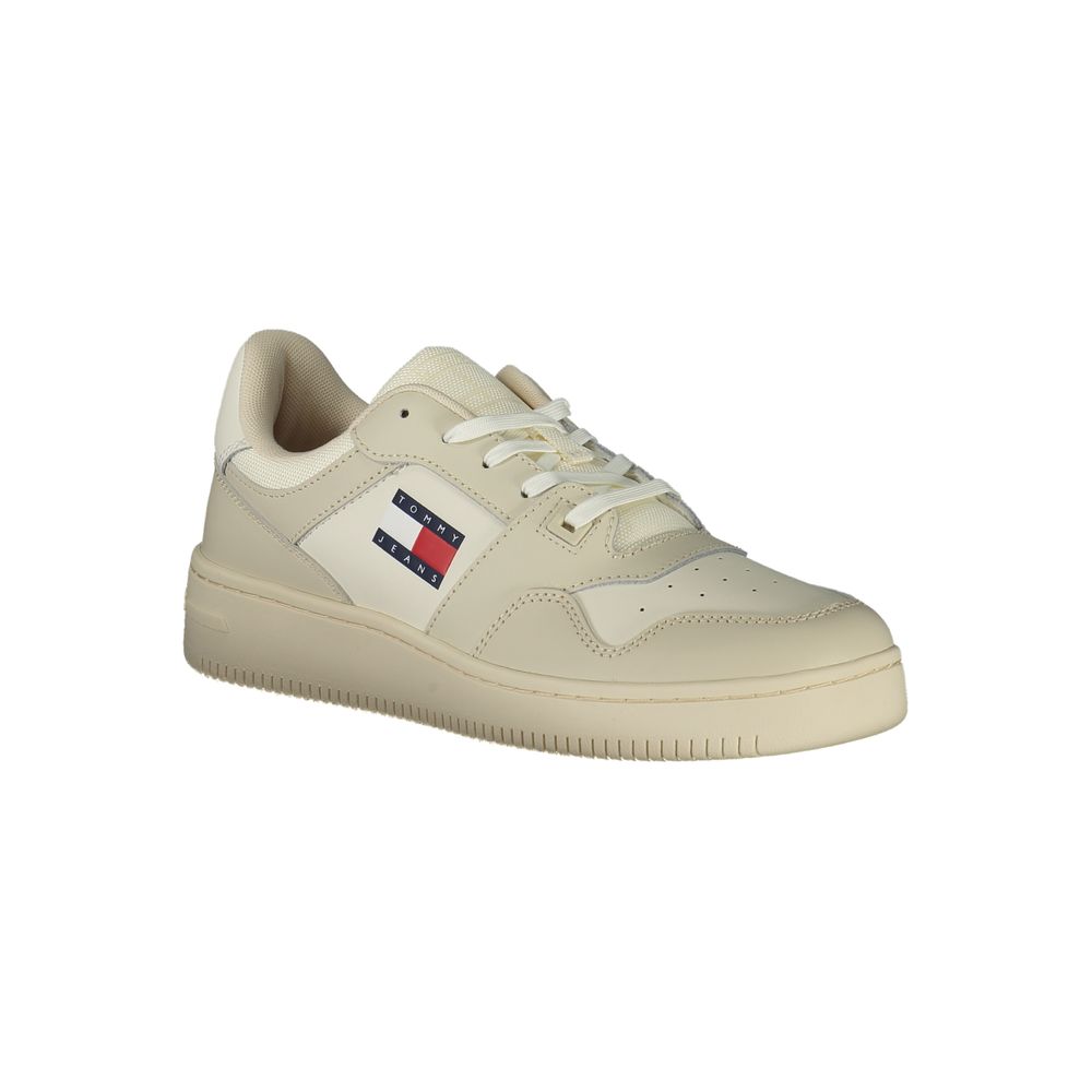 Chaussures sneakers en cuir beige pour homme de la marque Tommy Hilfiger, vue de face.