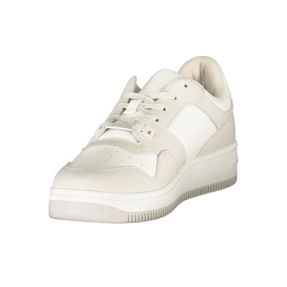 Chaussures sneakers blanches en polyuréthane pour homme de la marque Tommy Hilfiger, vue de face.