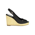Sandales noires en polyester pour femmes de la marque Tommy Hilfiger, avec semelle confortable et design moderne.