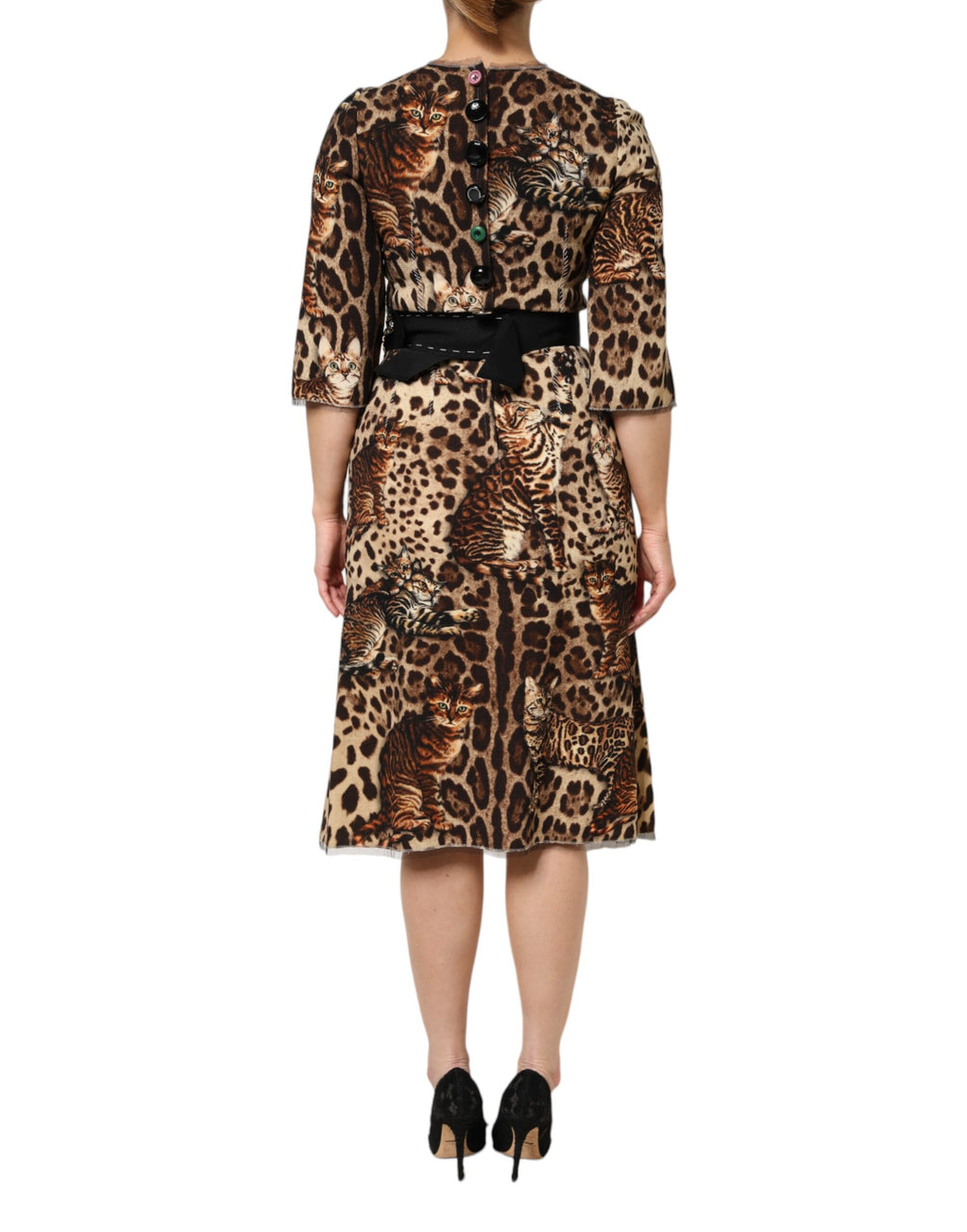 Robe midi à coupe en A de Dolce & Gabbana avec ceinture, motif léopard marron, élégante et tendance.