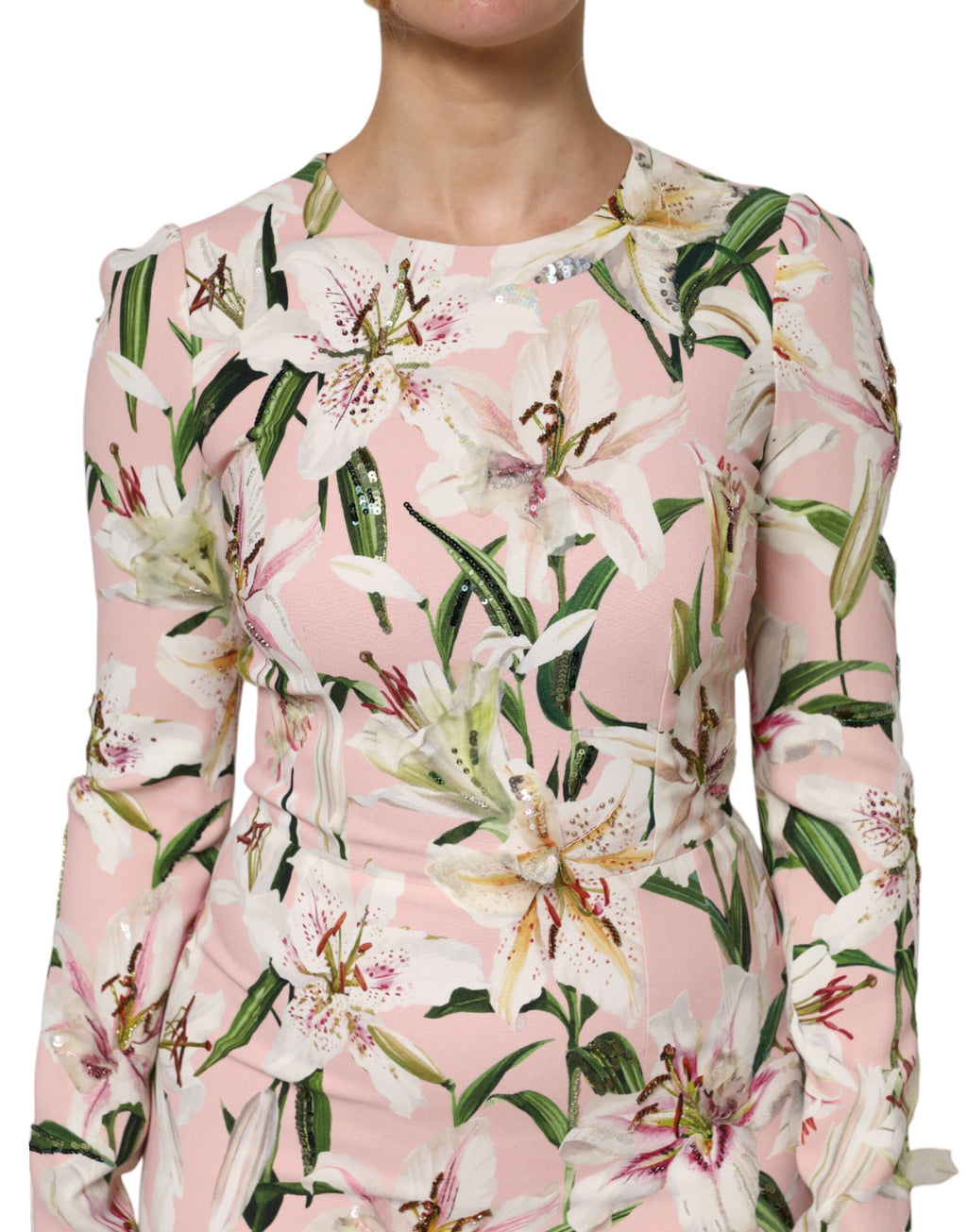 Robe droite midi en viscose rose avec motifs de lys, conçue par Dolce & Gabbana, ajustée et élégante pour occasions spéciales.