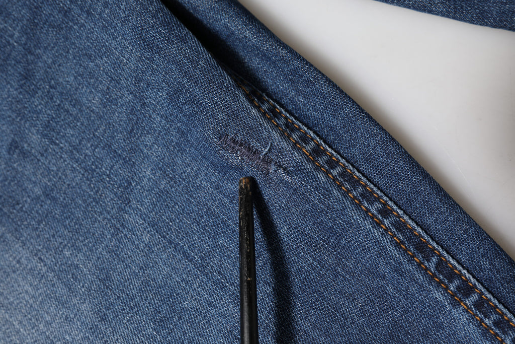 Jeans skinny en denim blanc à taille basse de Dolce & Gabbana, en coton, visible avec fermeture éclair et poches avant.