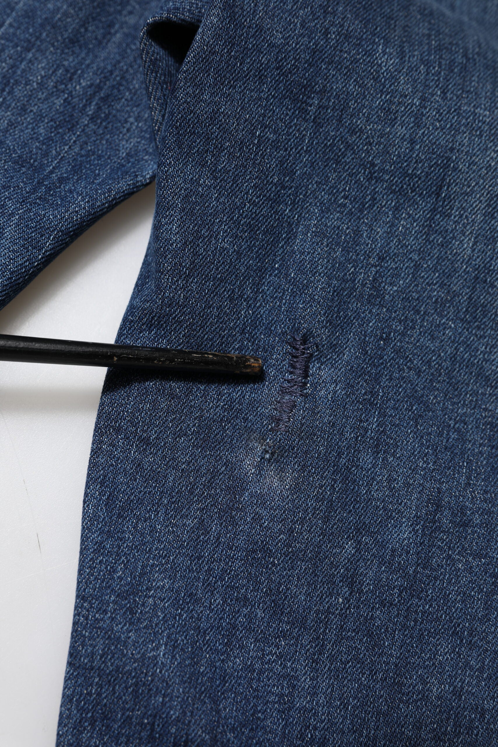 Jean skinny en denim coton bleu à taille basse de Dolce & Gabbana, vue de face.