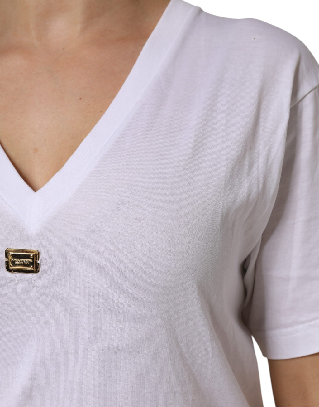 T-shirt Dolce & Gabbana blanc en coton à manches courtes et col en V, vue de face.