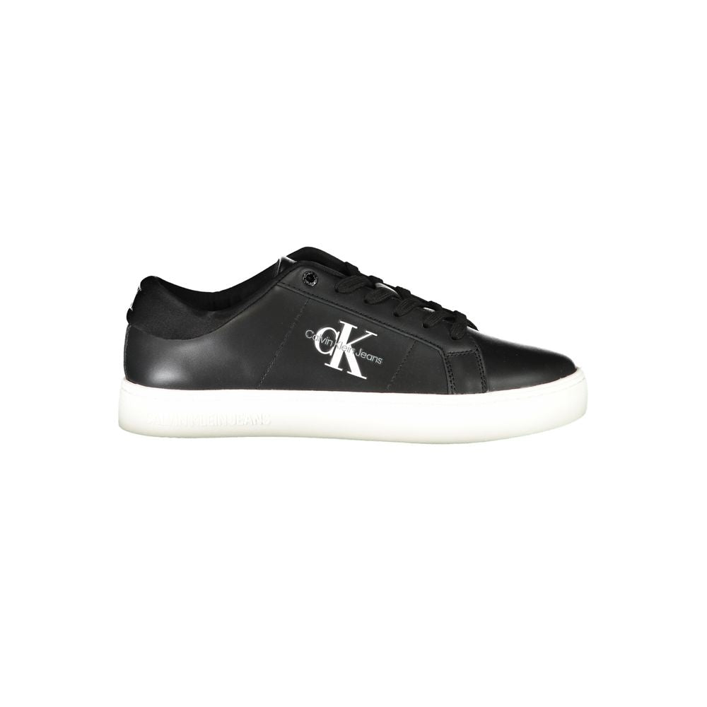 Chaussure sneaker noire en polyuréthane pour homme de la marque Calvin Klein, vue de face, avec design moderne et épuré.