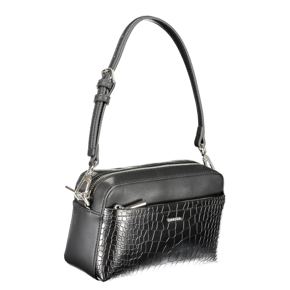 Sac à main noir en polyuréthane Calvin Klein pour femme, élégant et moderne, avec détails subtils visibles.