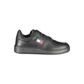Sneakers en cuir noir pour homme de la marque Tommy Hilfiger, vue de face, avec détails de lacets et semelle blanche.